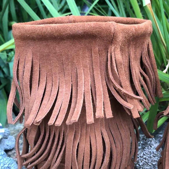 Minnetonka Three Layer Fringe Boot Style Moccasins-Sz 8-PullOn Style-Carmel - Picture 5 of 16